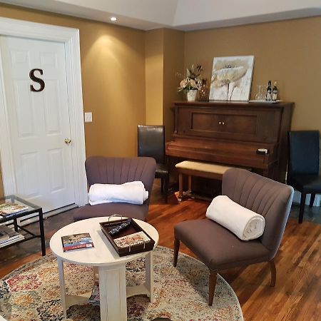 Hellemsfield Inn & Bed And Breakfast Kingsville ภายนอก รูปภาพ